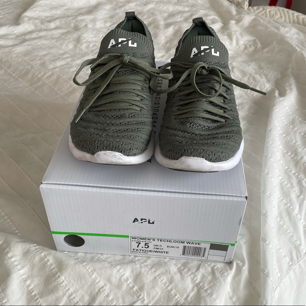 APL Women’s Techloom Wave Fatigue/White / 7.5